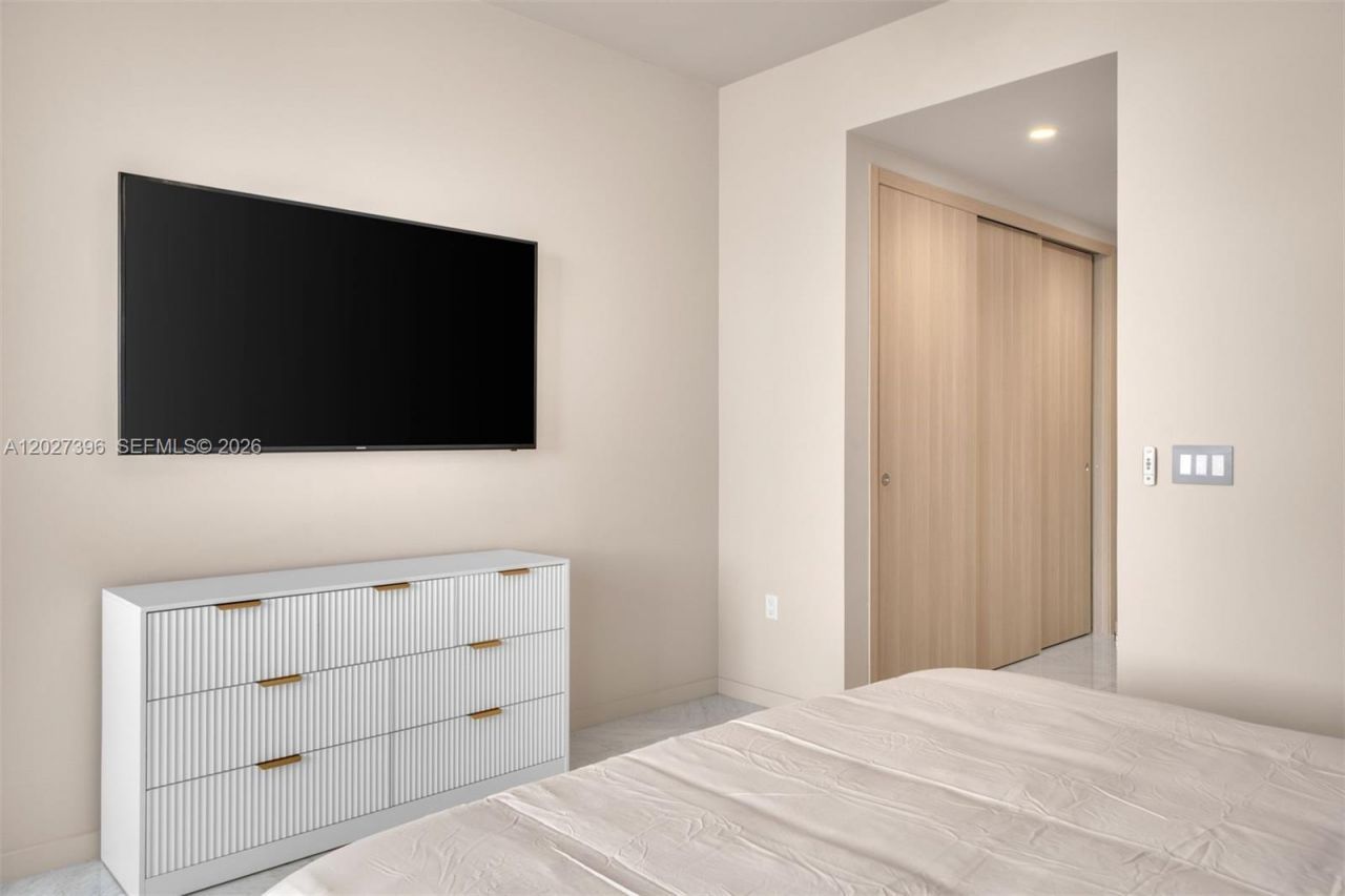 1000 Brickell Plz , Unit PH5203, Miami, FL 33131 Photo