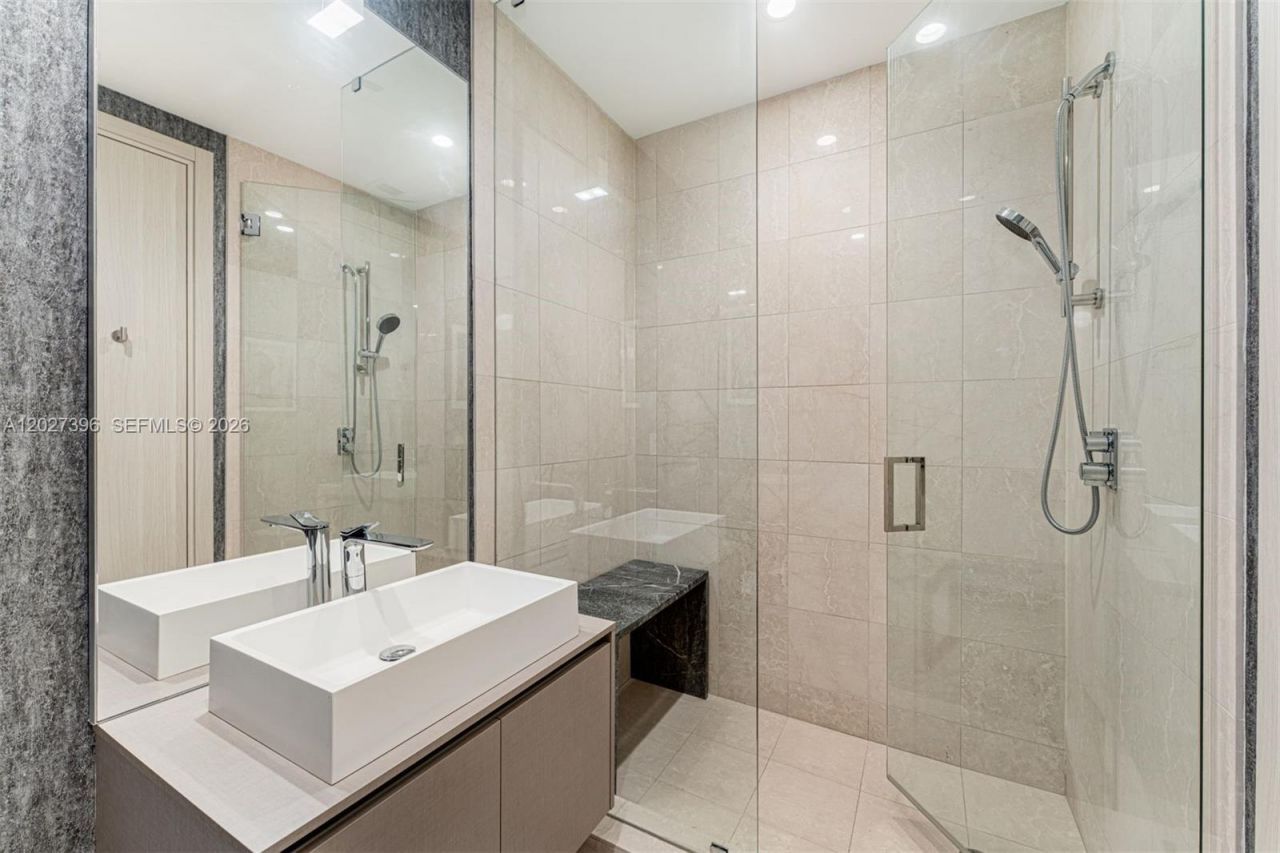 1000 Brickell Plz , Unit PH5203, Miami, FL 33131 Photo