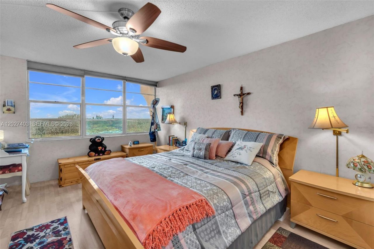 900 Saint Charles Place , Unit PH9, Pembroke Pines, FL 33026 Photo