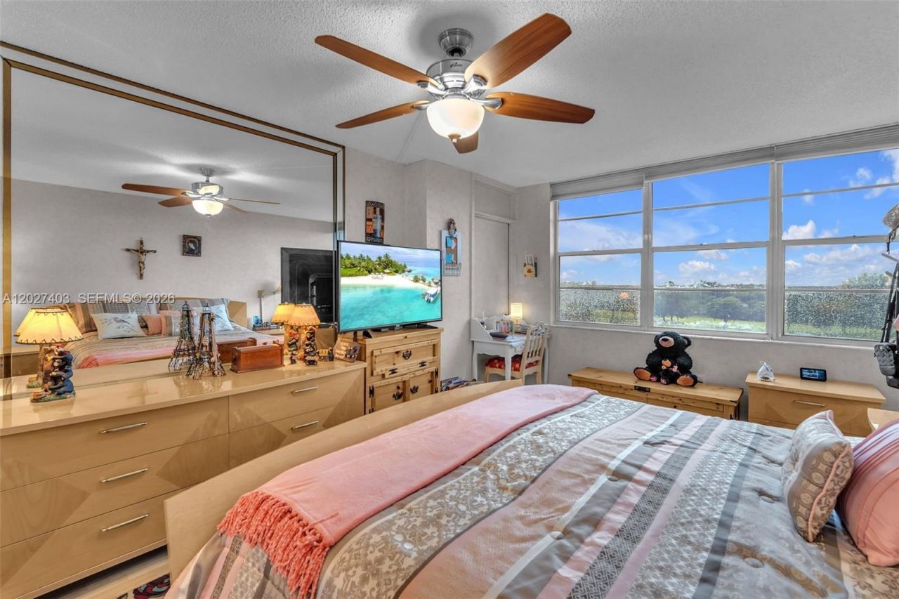 900 Saint Charles Place , Unit PH9, Pembroke Pines, FL 33026 Photo
