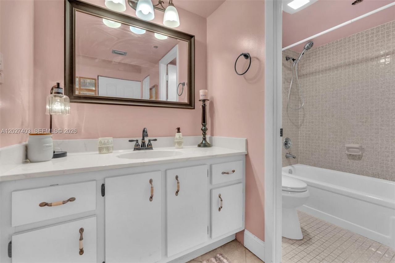 900 Saint Charles Place , Unit PH9, Pembroke Pines, FL 33026 Photo