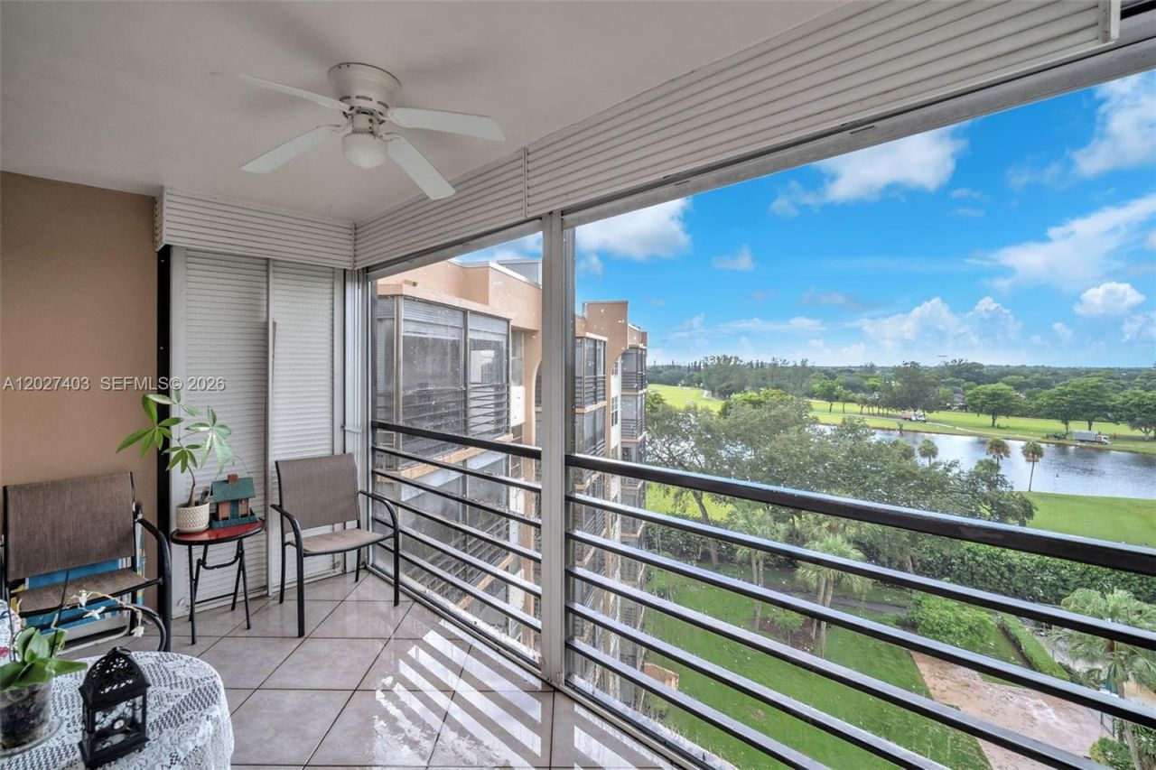900 Saint Charles Place , Unit PH9, Pembroke Pines, FL 33026 Photo