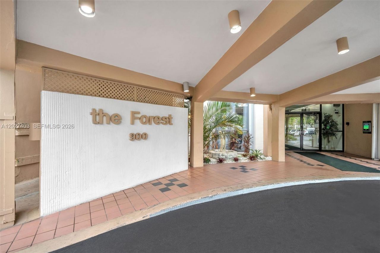 900 Saint Charles Place , Unit PH9, Pembroke Pines, FL 33026 Photo