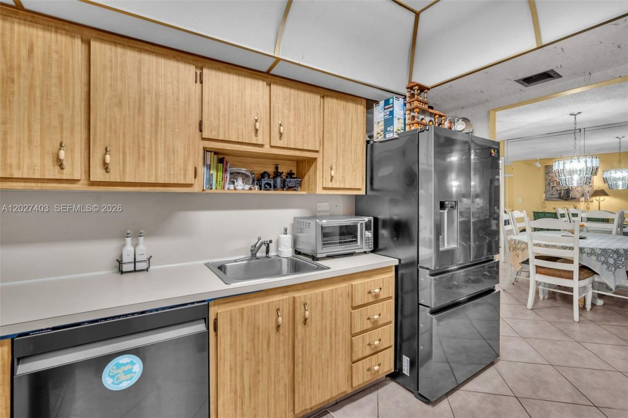 900 Saint Charles Place , Unit PH9, Pembroke Pines, FL 33026 Photo