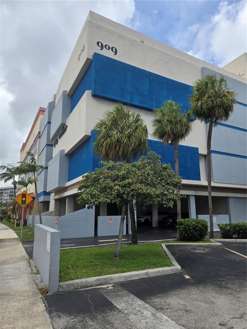 909 N Miami Beach Blvd , Unit 201, North Miami Beach, FL 33162 Photo