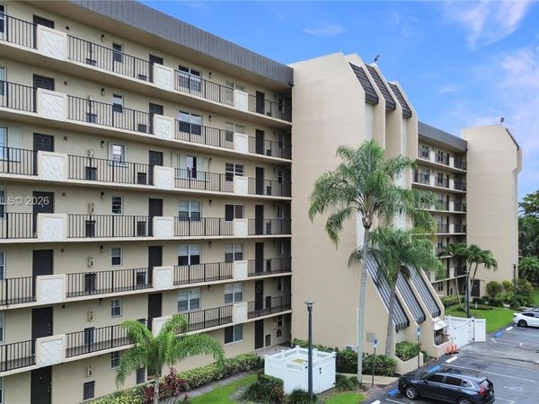 3300 W Rolling Hills Cir , Unit 509, Davie, FL 33328
