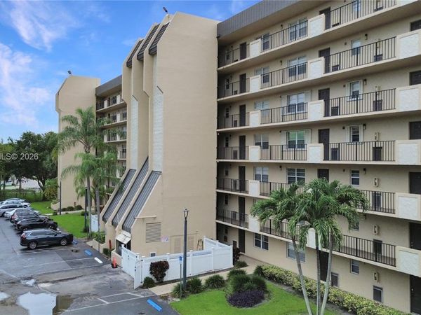 3300 W Rolling Hills Cir, Unit 509, Davie, FL 33328