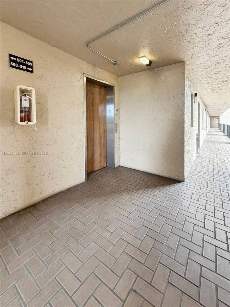3300 W Rolling Hills Cir, Unit 509, Davie, FL 33328 Photo