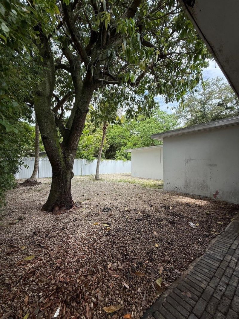 6723 NE Miami Pl , Unit 1-4, Miami, FL 33138 Photo