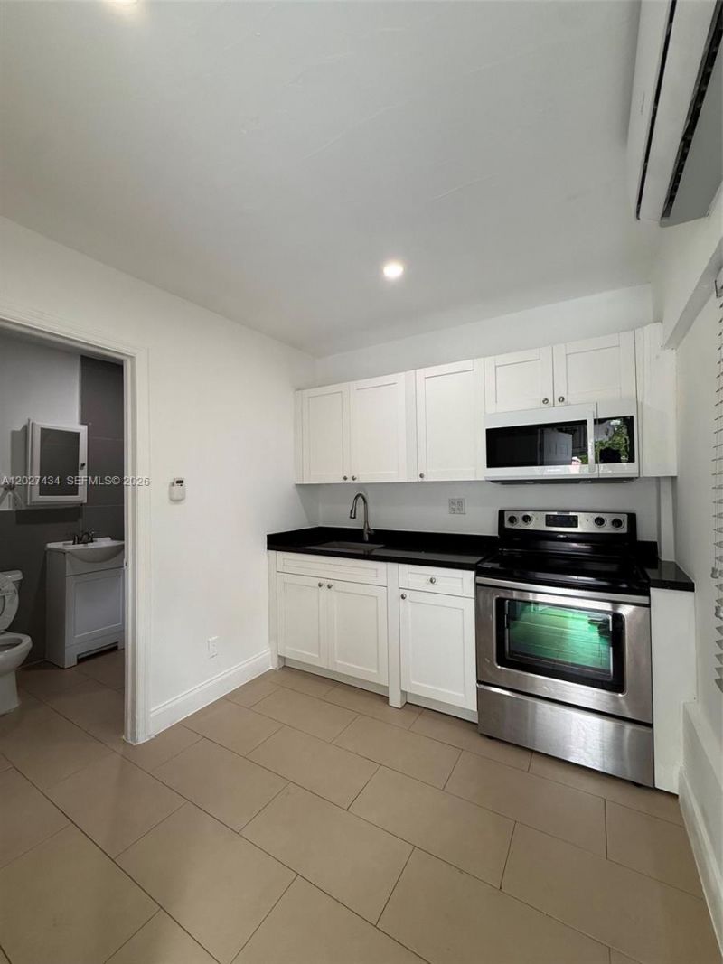 6723 NE Miami Pl, Unit 2, Miami, FL 33138 Photo