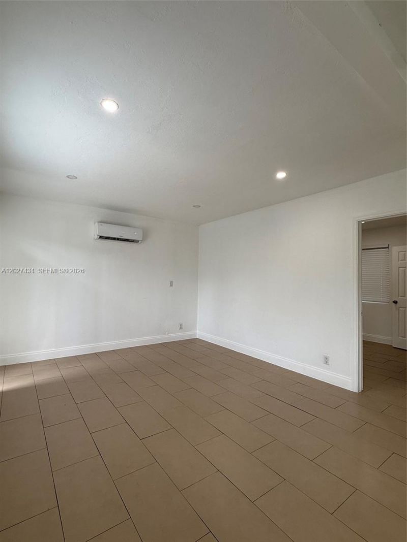 6723 NE Miami Pl , Unit 1-4, Miami, FL 33138 Photo