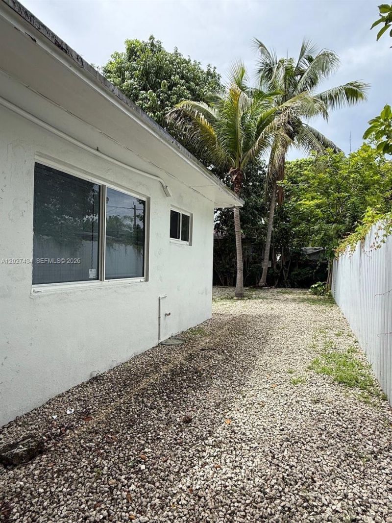6723 NE Miami Pl , Unit 1-4, Miami, FL 33138 Photo