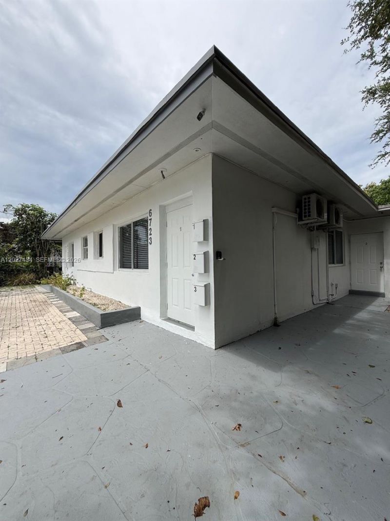 6723 NE Miami Pl, Unit 2, Miami, FL 33138 Photo