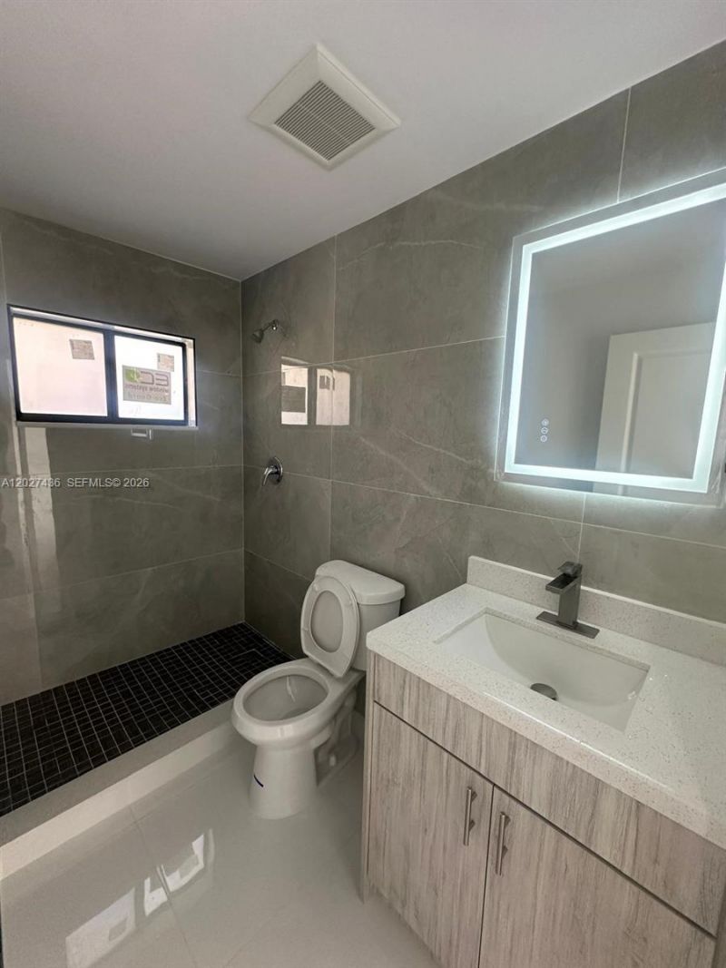 2041 NW 190th Ter , Miami Gardens, FL 33056 Photo