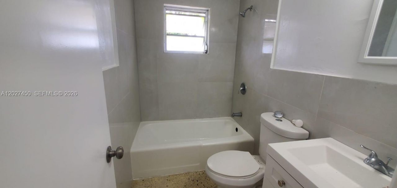 1032 SW 10th St , Miami, FL 33130 Photo