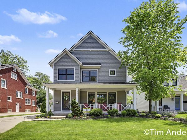 556 Greenwood Avenue SE, East Grand Rapids, MI 49506