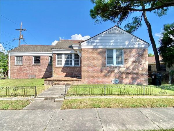 2835 PARIS Avenue , New Orleans, LA 70119