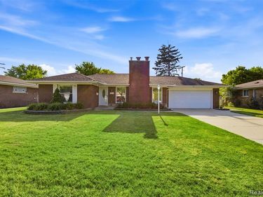 26347 Woodworth Circle, Dearborn Heights, MI 48127