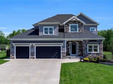 9008 Roberts , Clarence, NY 14031