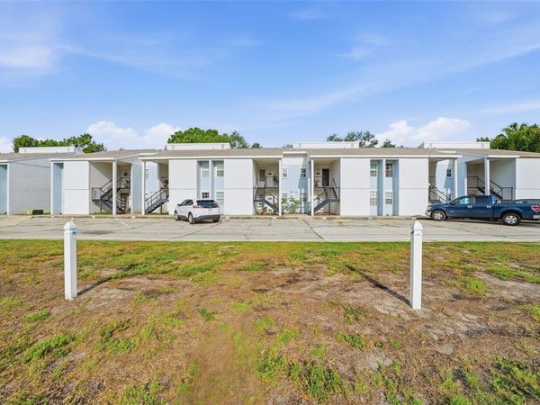3821 N OAK DRIVE , Unit J21, TAMPA, FL 33611
