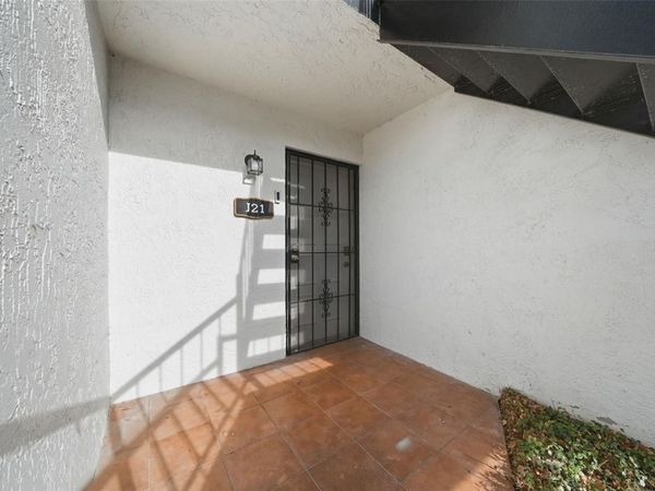 3821 N OAK DRIVE, Unit J21, TAMPA, FL 33611