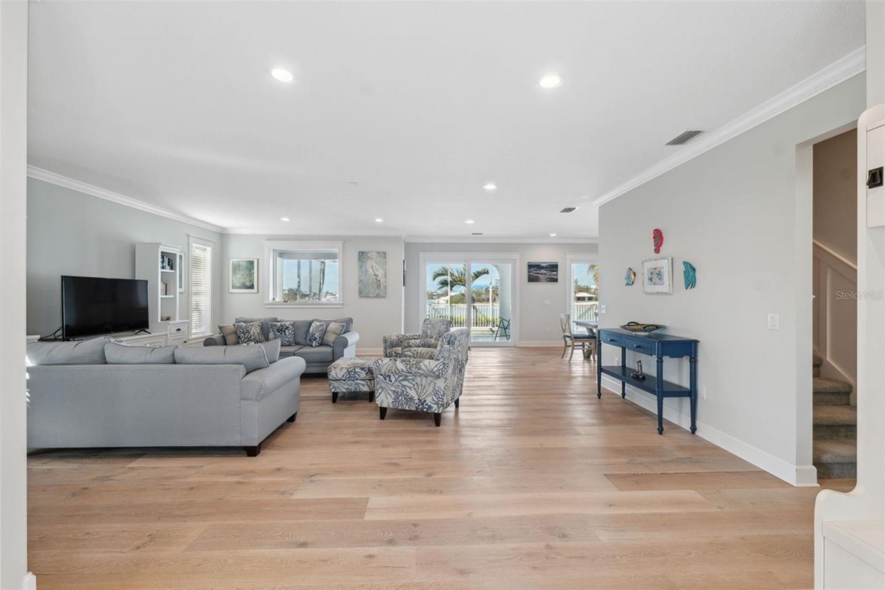 727 Key Royale Drive, Holmes Beach, FL 34217 Photo
