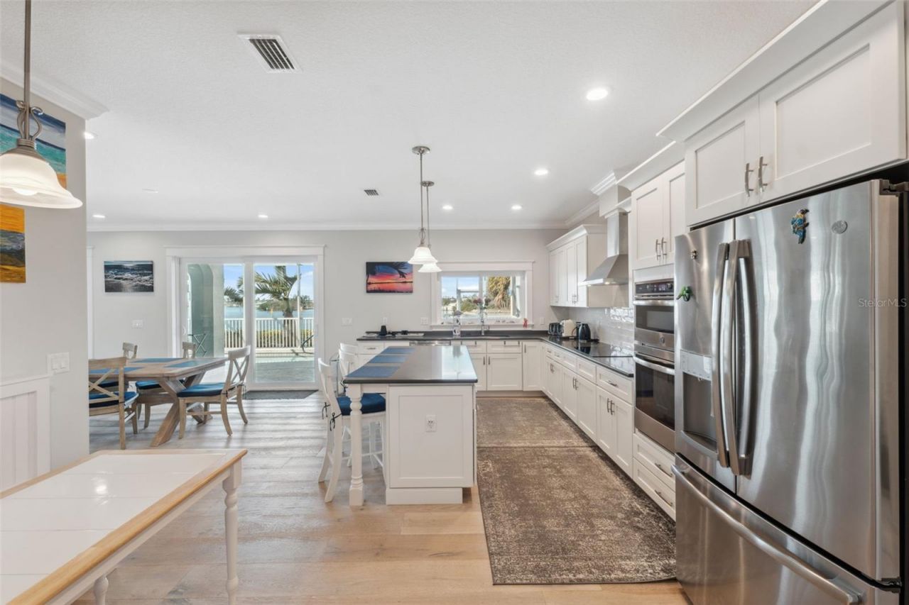 727 Key Royale Drive, Holmes Beach, FL 34217 Photo