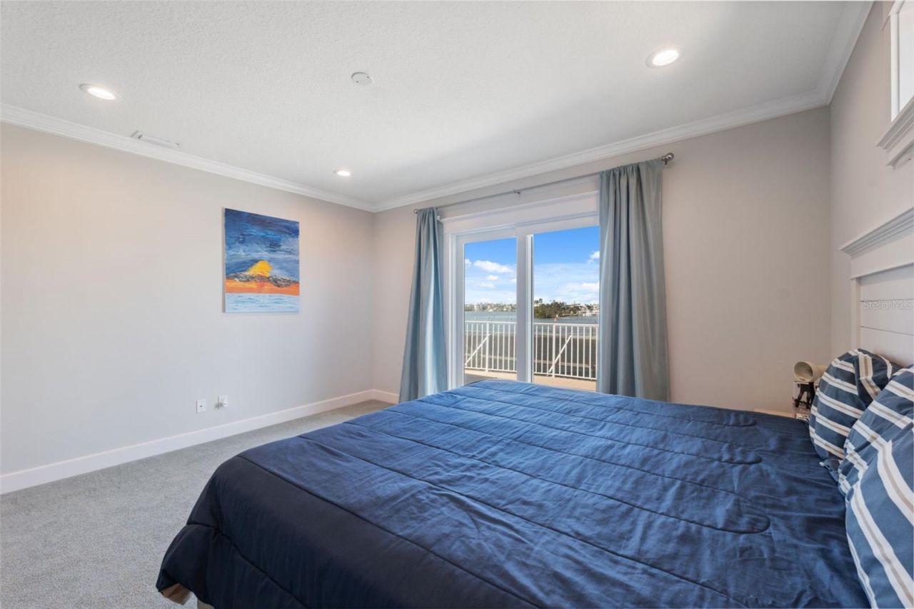 727 Key Royale Drive, Holmes Beach, FL 34217 Photo