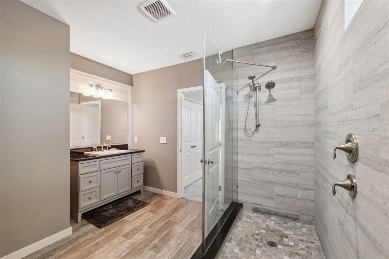 727 Key Royale Drive, Holmes Beach, FL 34217 Photo