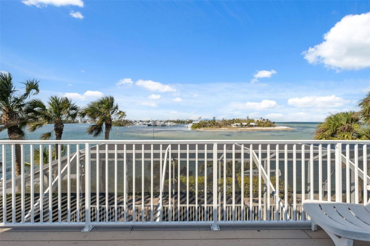 727 Key Royale Drive, Holmes Beach, FL 34217 Photo