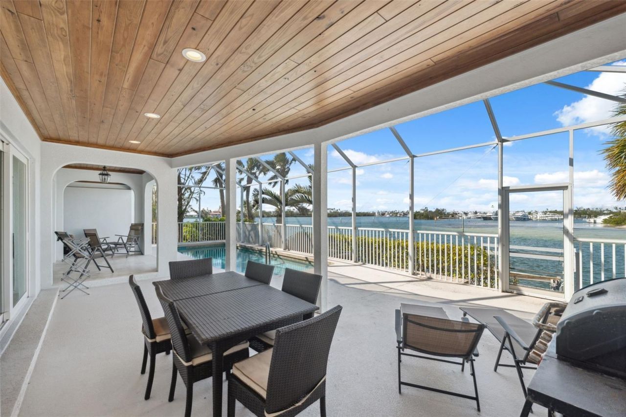 727 Key Royale Drive, Holmes Beach, FL 34217 Photo