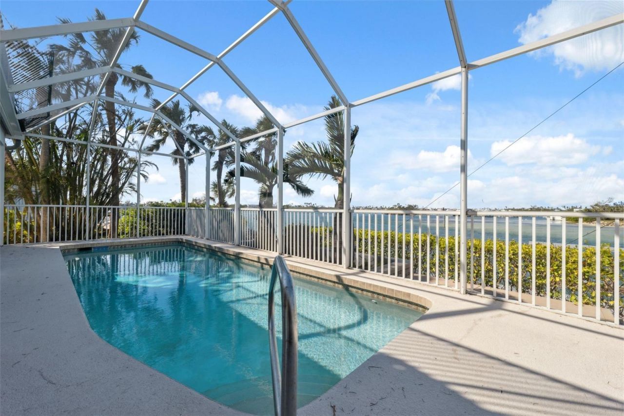 727 Key Royale Drive, Holmes Beach, FL 34217 Photo