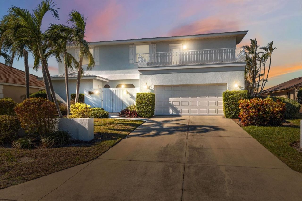 727 Key Royale Drive, Holmes Beach, FL 34217 Photo