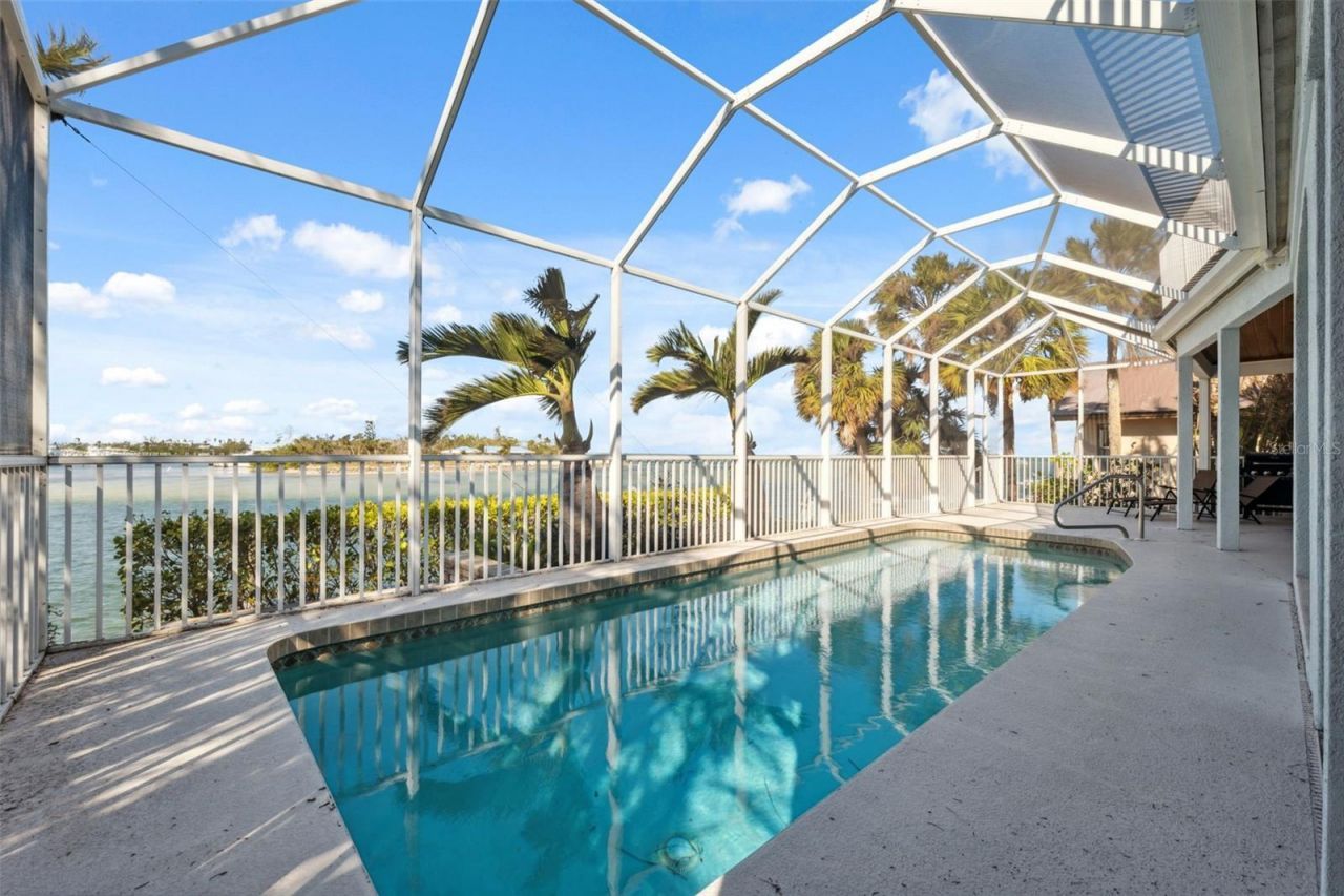 727 Key Royale Drive, Holmes Beach, FL 34217 Photo