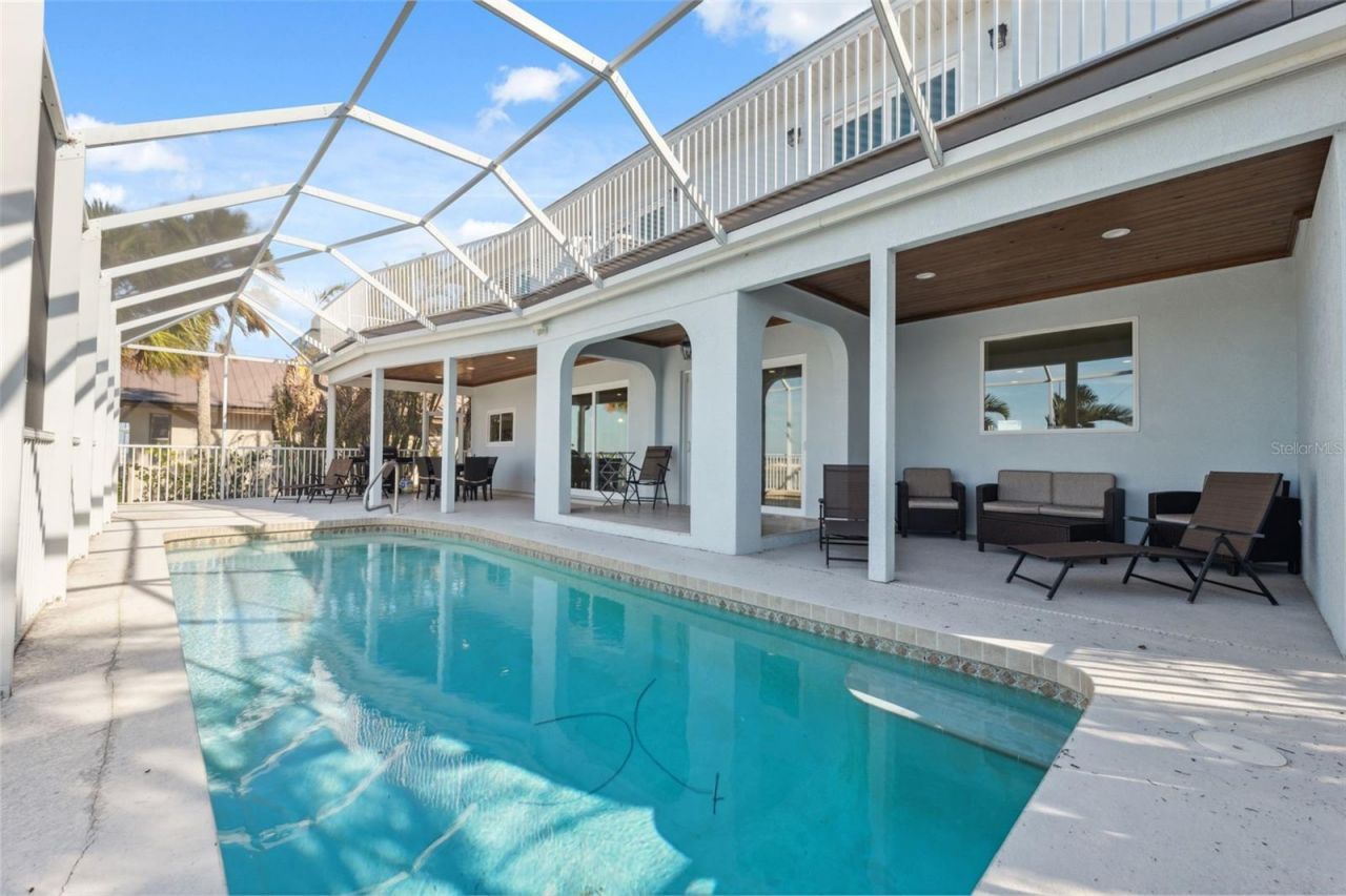 727 Key Royale Drive, Holmes Beach, FL 34217 Photo