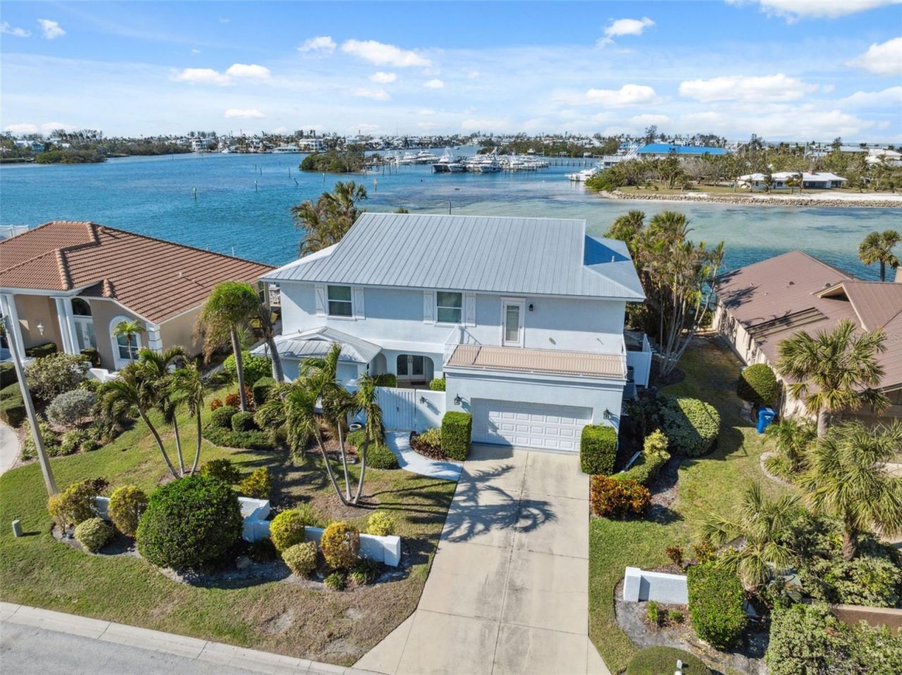 727 Key Royale Drive, Holmes Beach, FL 34217 Photo