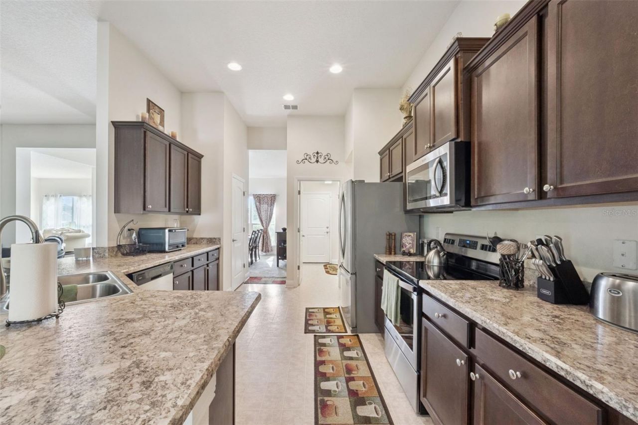 7521 Sloewood Drive, Leesburg, FL 34748 Photo