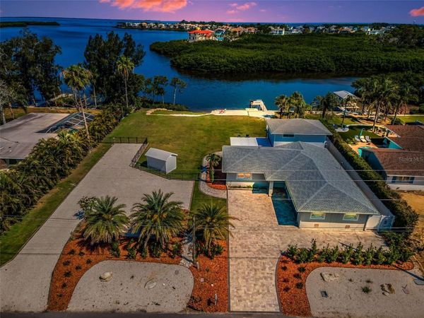 1620 SEA BREEZE DRIVE, TARPON SPRINGS, FL 34689