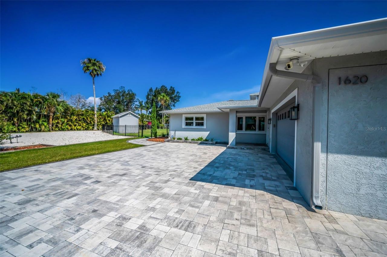 1620 Sea Breeze Drive, Tarpon Springs, FL 34689 Photo