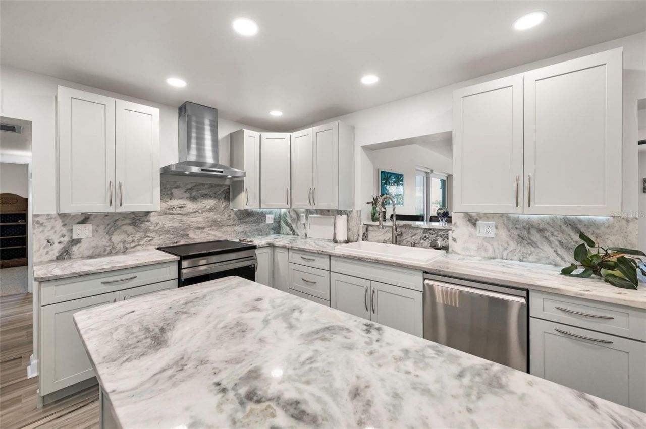 1620 Sea Breeze Drive, Tarpon Springs, FL 34689 Photo