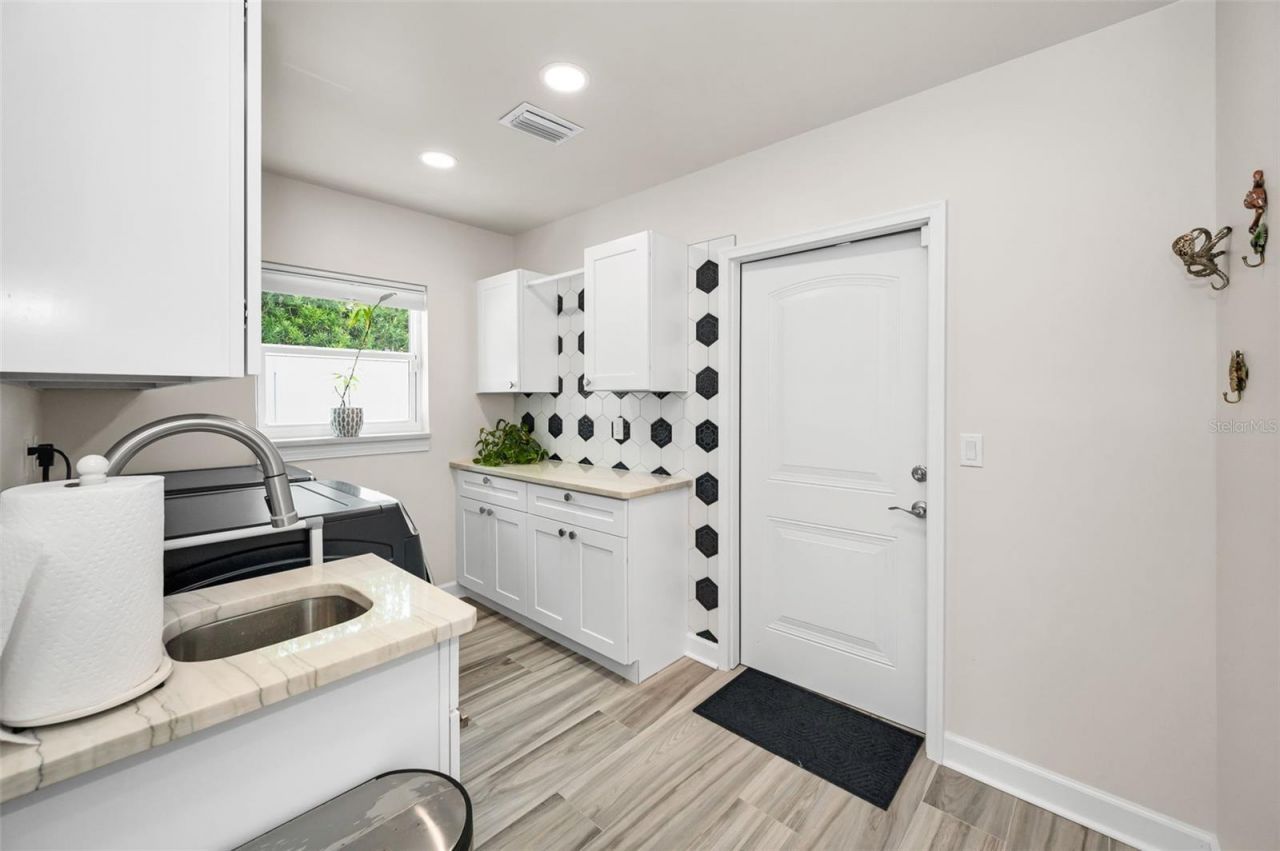 1620 Sea Breeze Drive, Tarpon Springs, FL 34689 Photo
