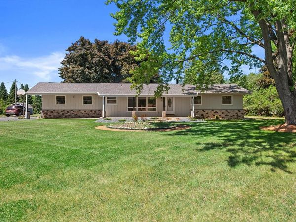W226N8041 Longview DRIVE, Sussex, WI 53089