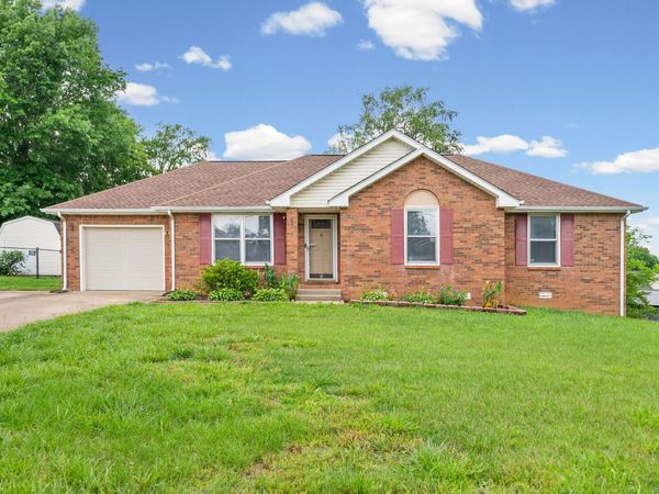 438 Kelsey Dr , Clarksville, TN 37042