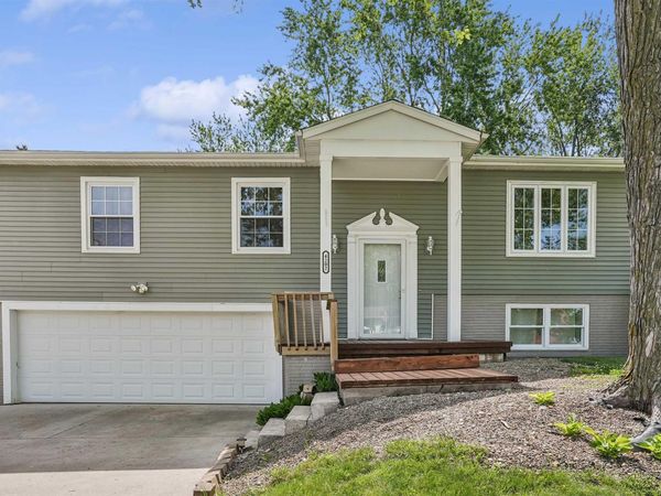 4202 Cardinal Drive, Cedar Falls, IA 50613
