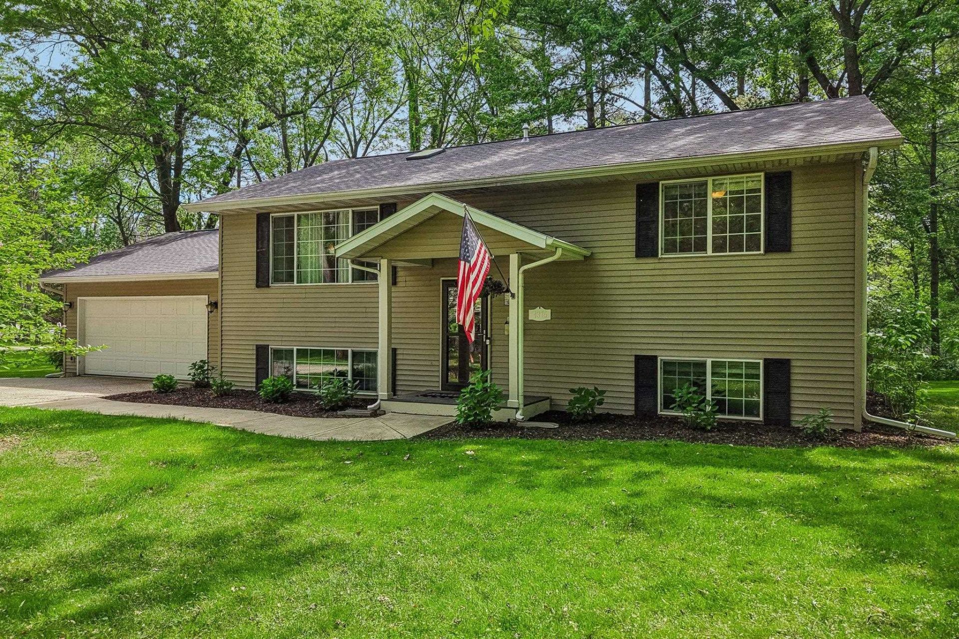 N4375 Poplar Avenue, Cambridge, WI 53523 Main Photo