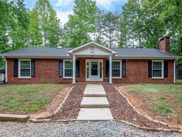 6404 Walnut Cove Road , Walkertown, NC 27051