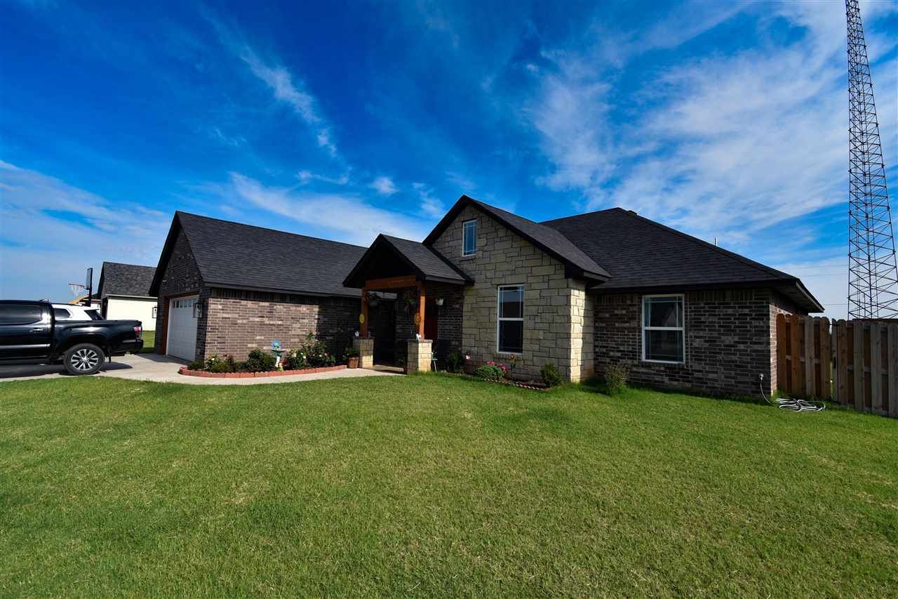 210 Meadowlark Ln, Geronimo, OK 73543 Main Photo