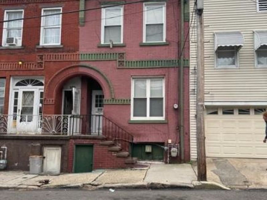 607 W Norwegian Street , Pottsville, PA 17901 Main Photo