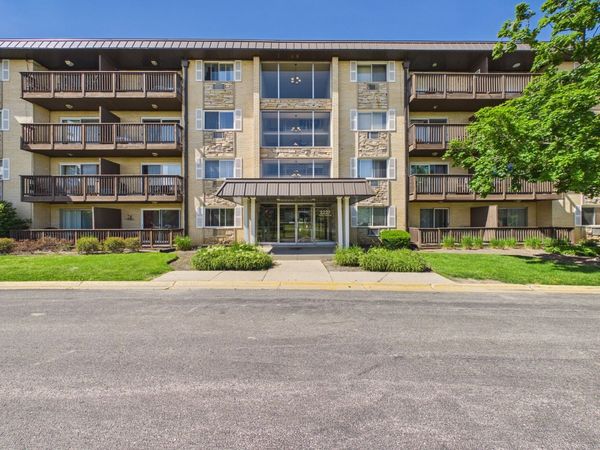2222 S Goebbert Road , Unit 358, Arlington Heights, IL 60005