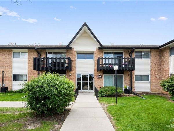 20A Kingery Quarter, Unit 201, Willowbrook, IL 60527